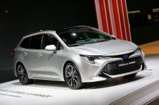 toyota-corolla-hybrid-wagon-has-giant-trunk-and-even-bigger-tablet-in-paris_8.jpg