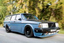 eurp-1007-01-o+1981-volvo-245-dl+owner.jpg