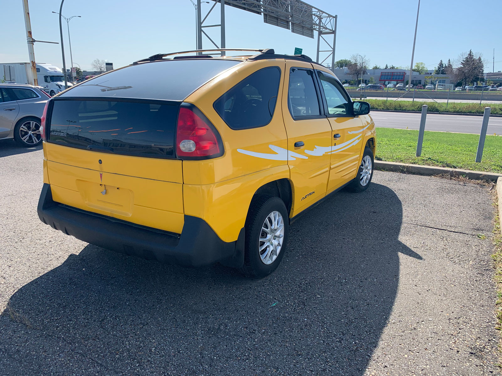 pontiac_aztek_parkway_plaza3.jpg